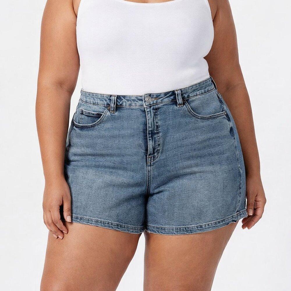 NWT Ava & Viv Light Wash High Rise Midi Denim Shorts Size 18